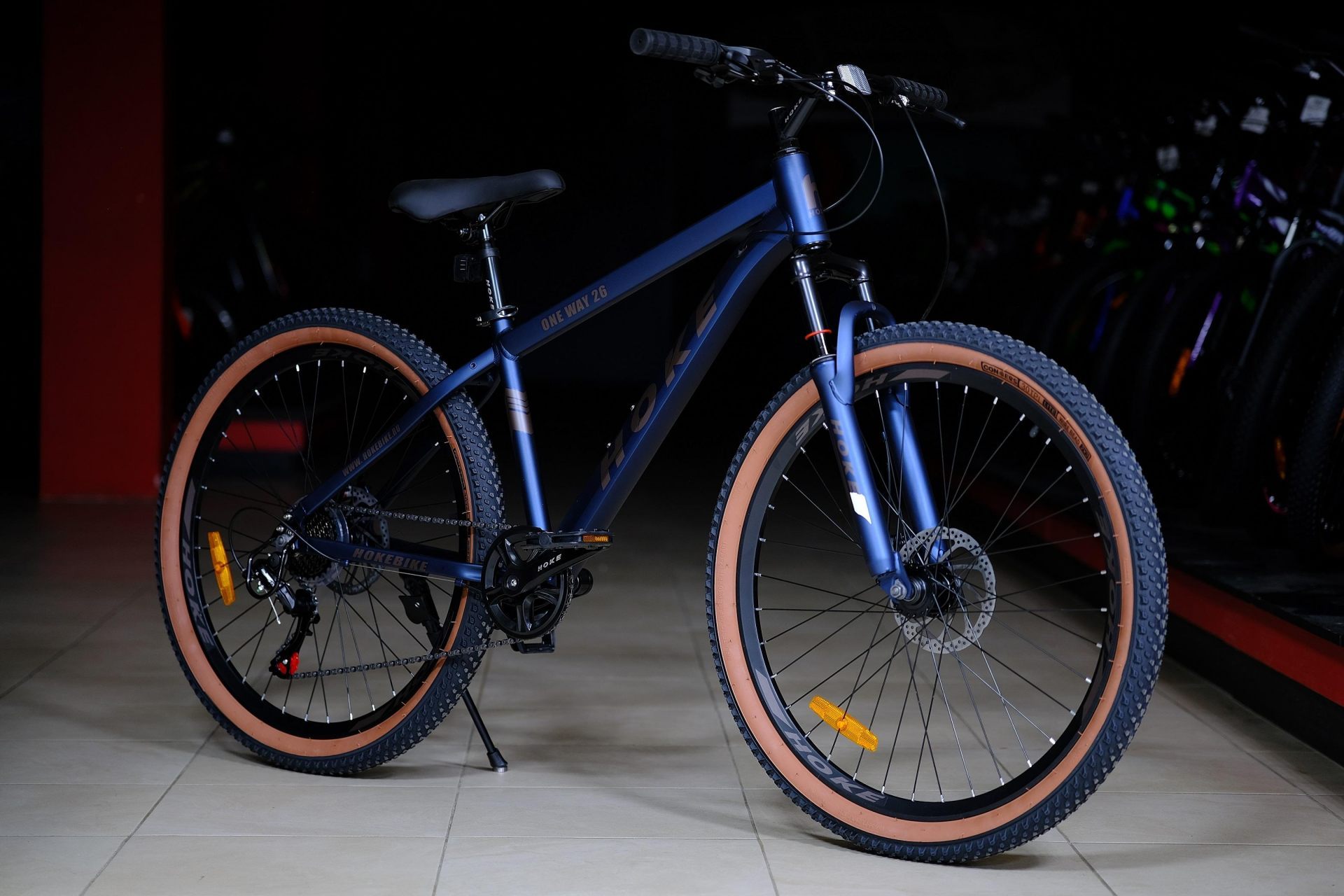 Обод 26 ALLOY двойной высокий, втулки стальные на промподшипниках
 HOKE ONE WAY 26 матовый синий-коричневый