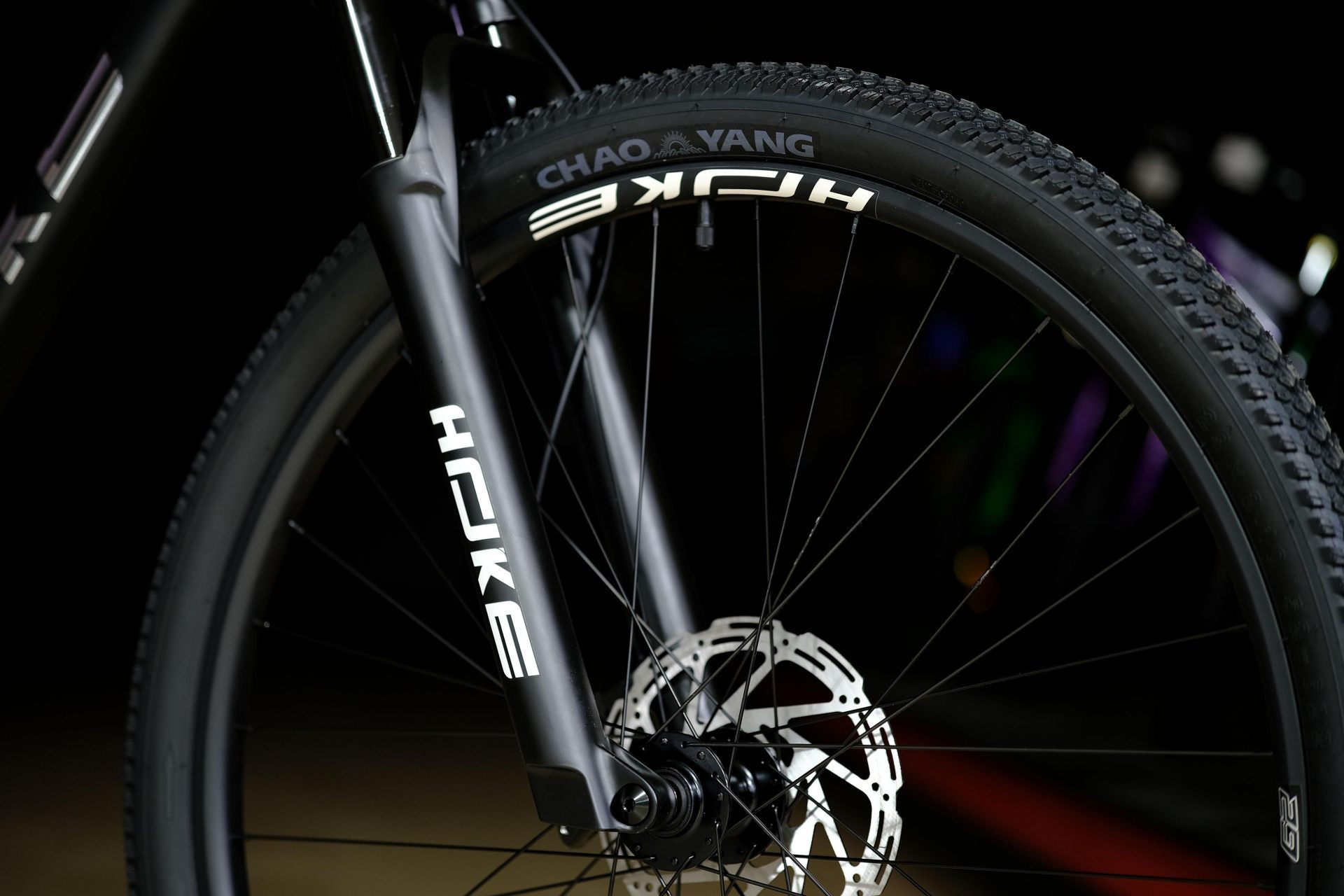 Обод 29 двойной усиленный ширина 30 mm, втулки алюминиевые на промах и осях
 HOKE 9 Way 29 HD матовый чёрный 23